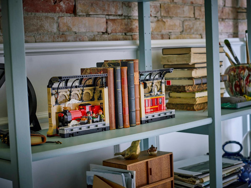 LEGO® Harry Potter Book Nook: Hogwarts Express 76450