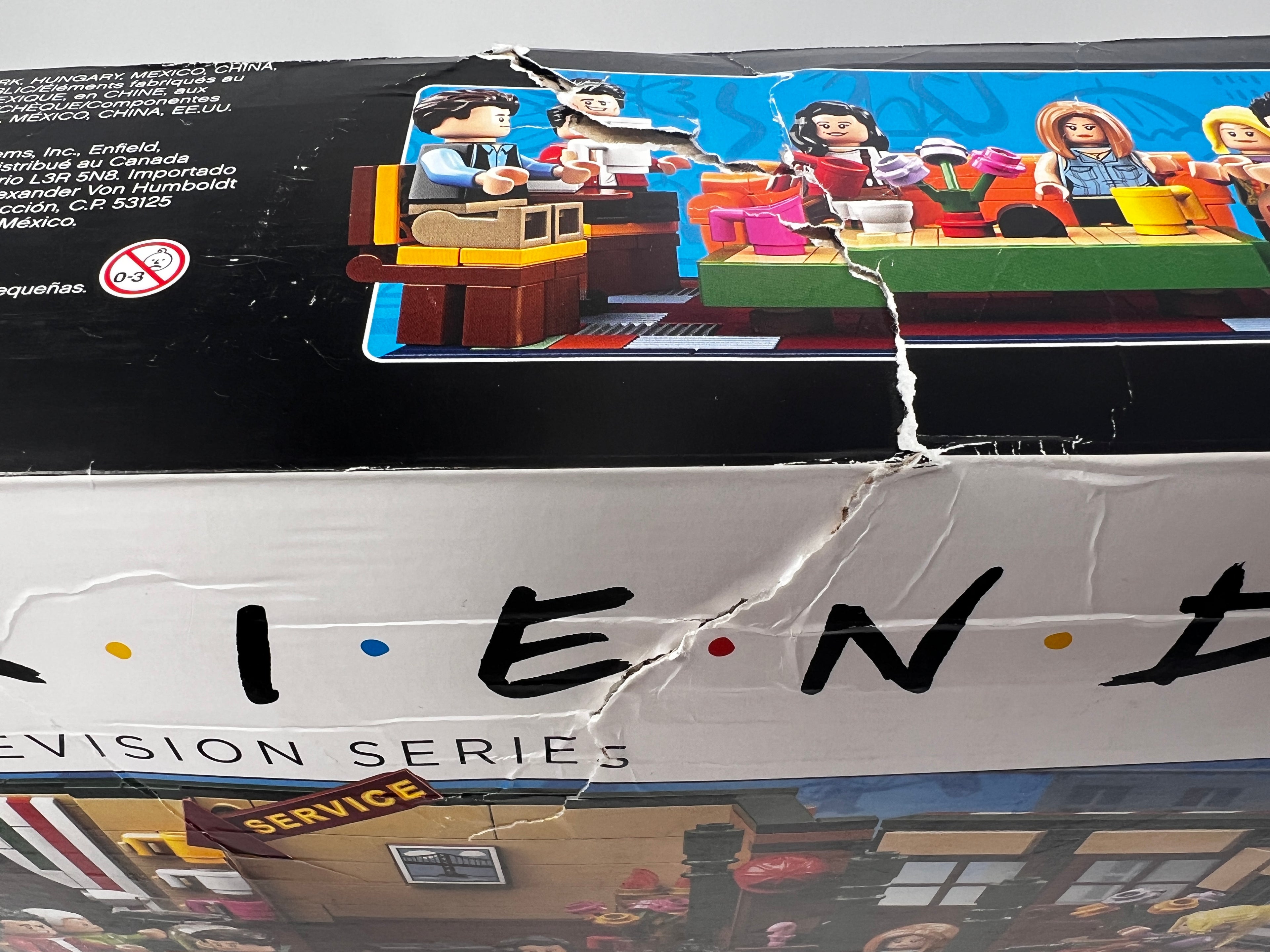 LEGO Ideas FRIENDS Central Perk 21319 (Damaged box, see pictures)