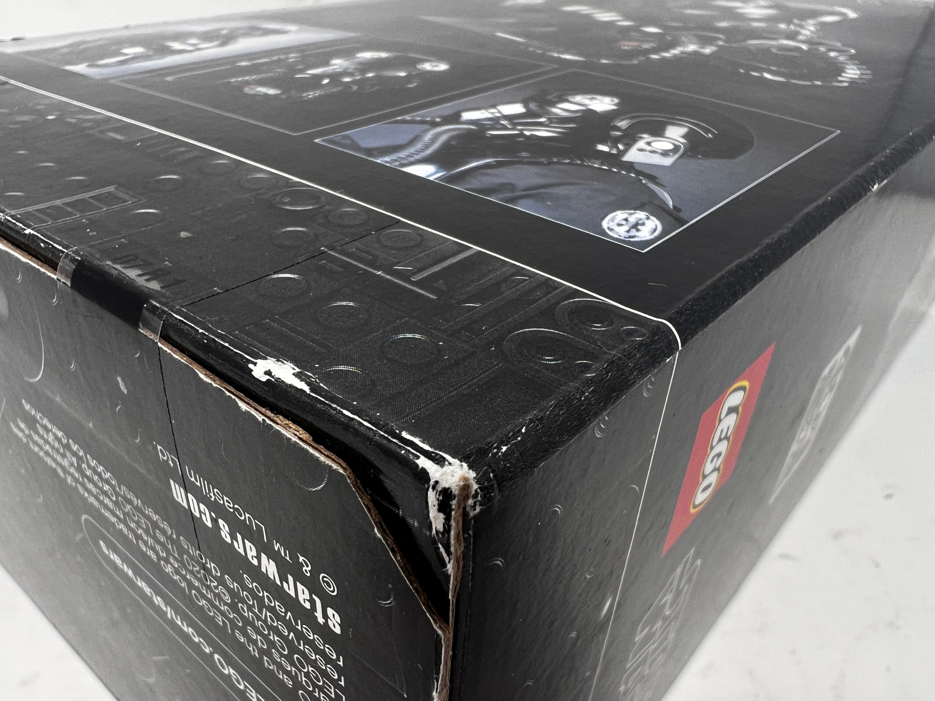 LEGO Star Wars TIE Fighter Pilot Helmet 75274 (shelf wear, see pictures)