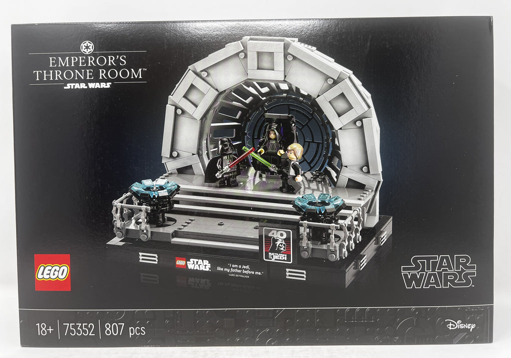 LEGO Star Wars Emperor's Throne Room 75352 (torn graphic on box, see pictures)