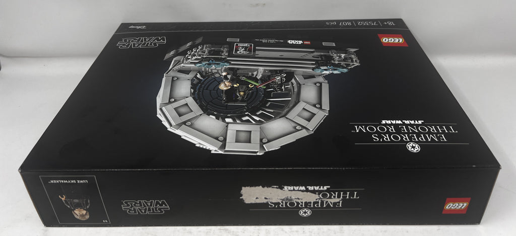 LEGO Star Wars Emperor's Throne Room 75352 (torn graphic on box, see pictures)