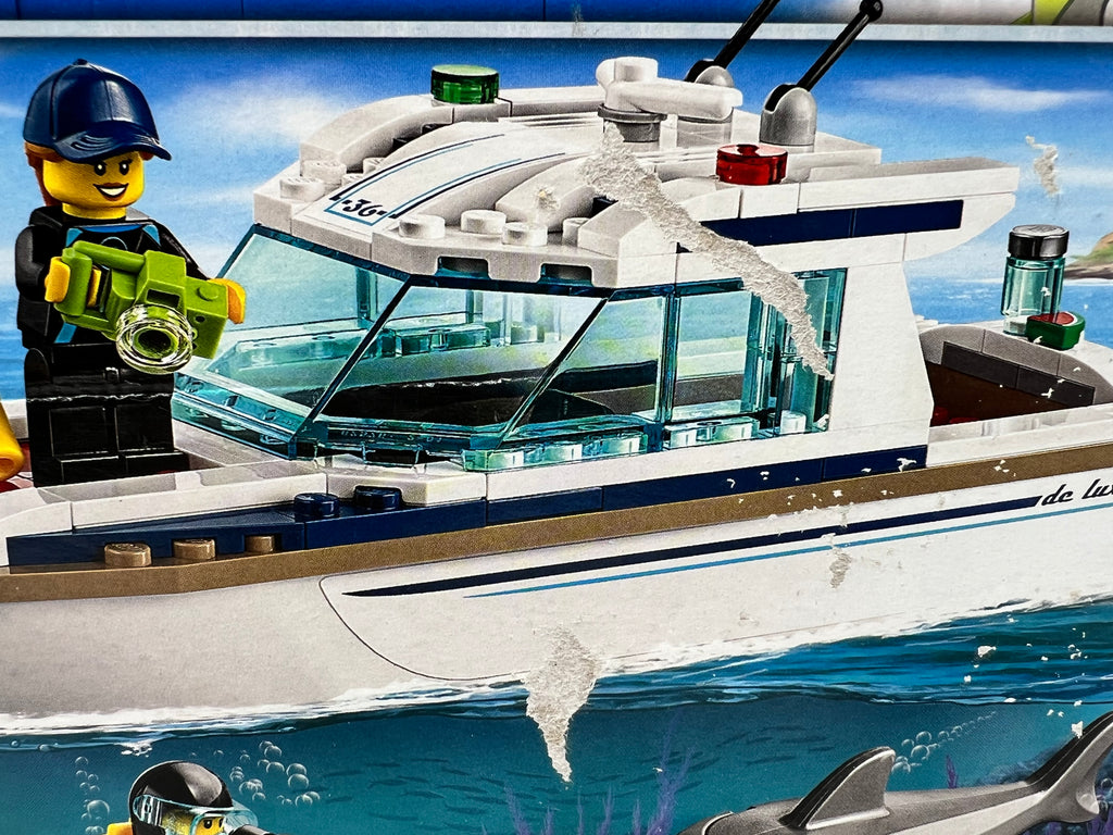 LEGO City Diving Yacht #60221 (shelf wear, see pictures)
