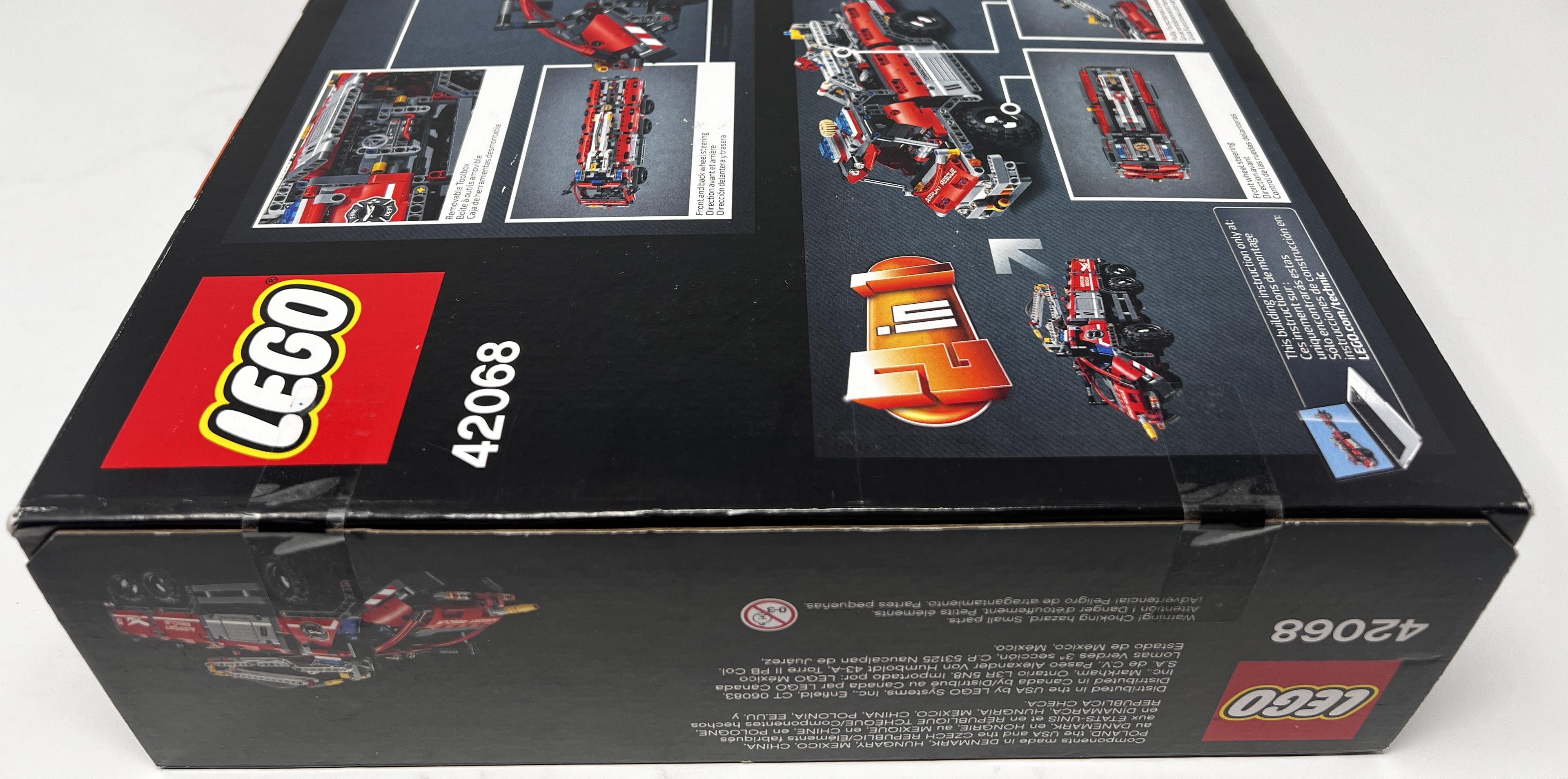 LEGO Technic Airport Rescue Vehicle 42068 (shelf wear, see pictures)