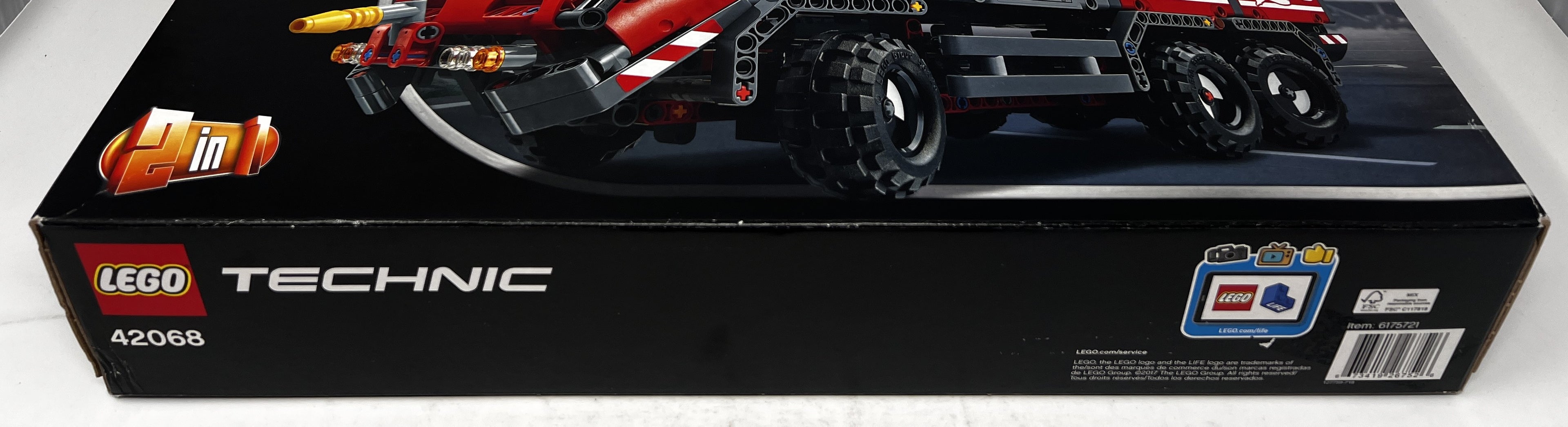 LEGO Technic Airport Rescue Vehicle 42068 (shelf wear, see pictures)