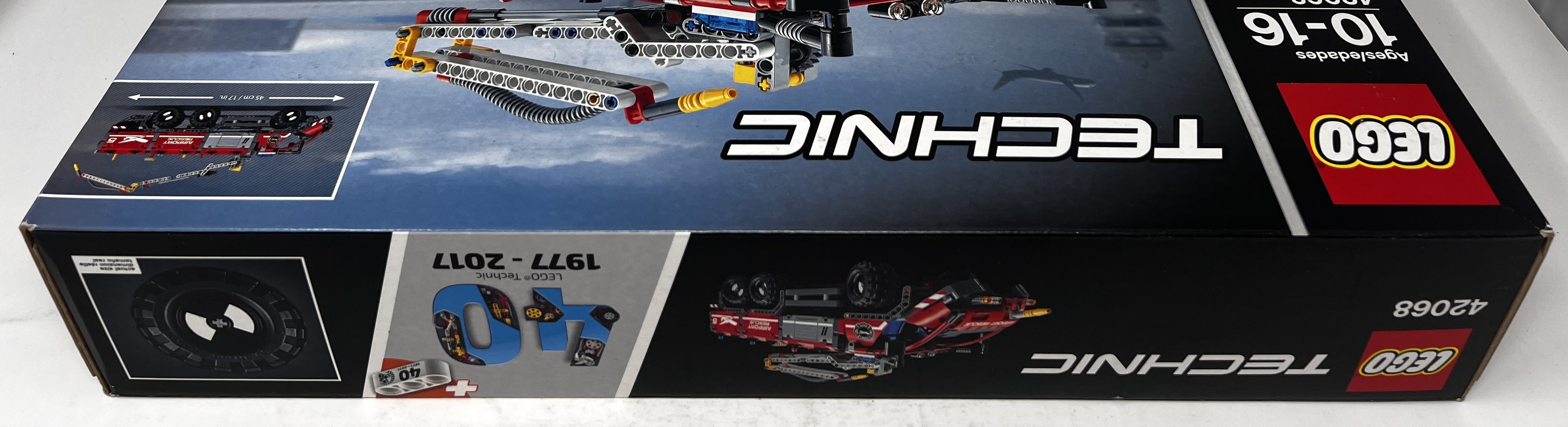 LEGO Technic Airport Rescue Vehicle 42068 (shelf wear, see pictures)