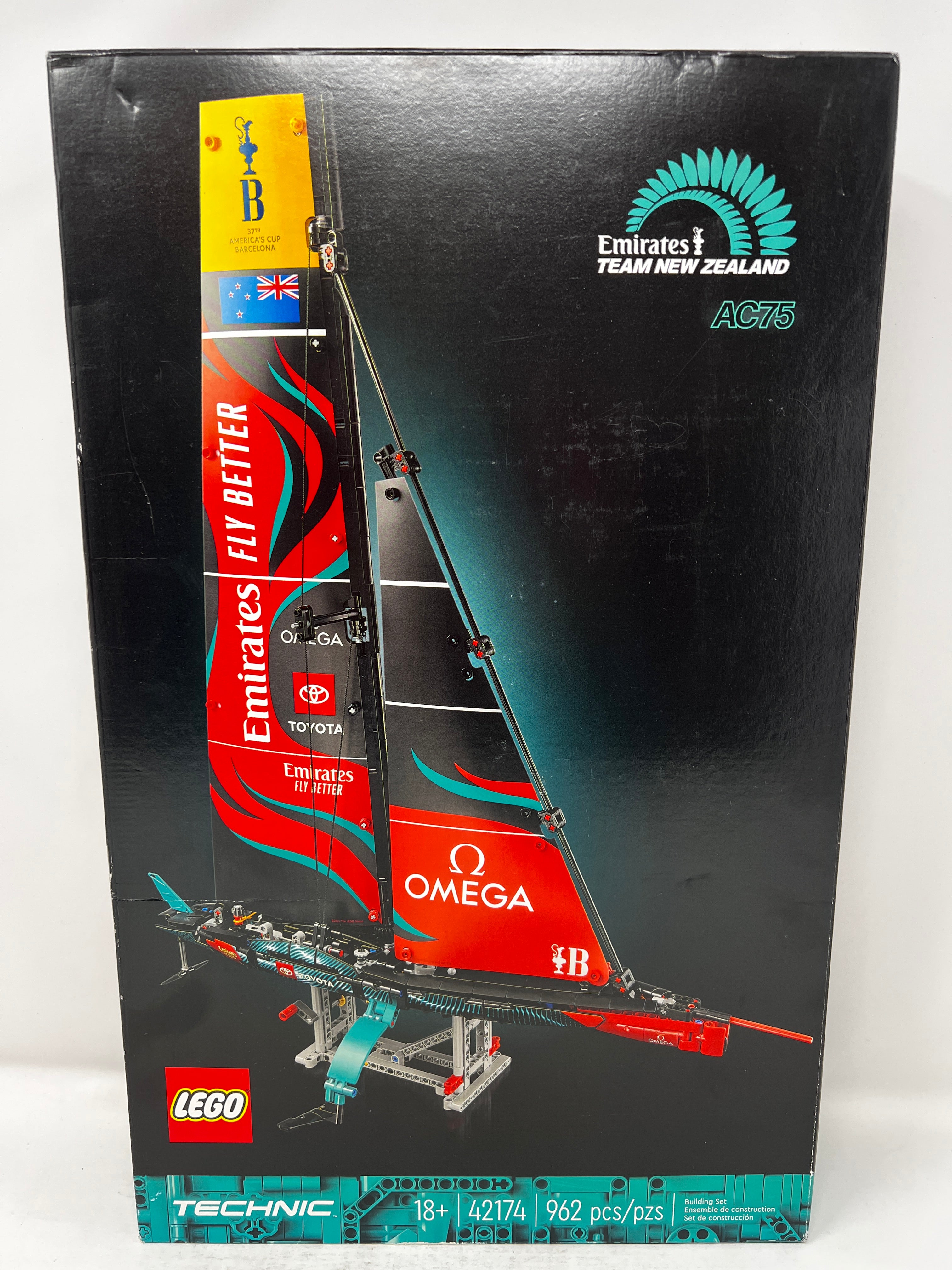 LEGO Technic Yacht de course AC75 Emirates Team New Zealand 42174 (endommagé, voir photos)