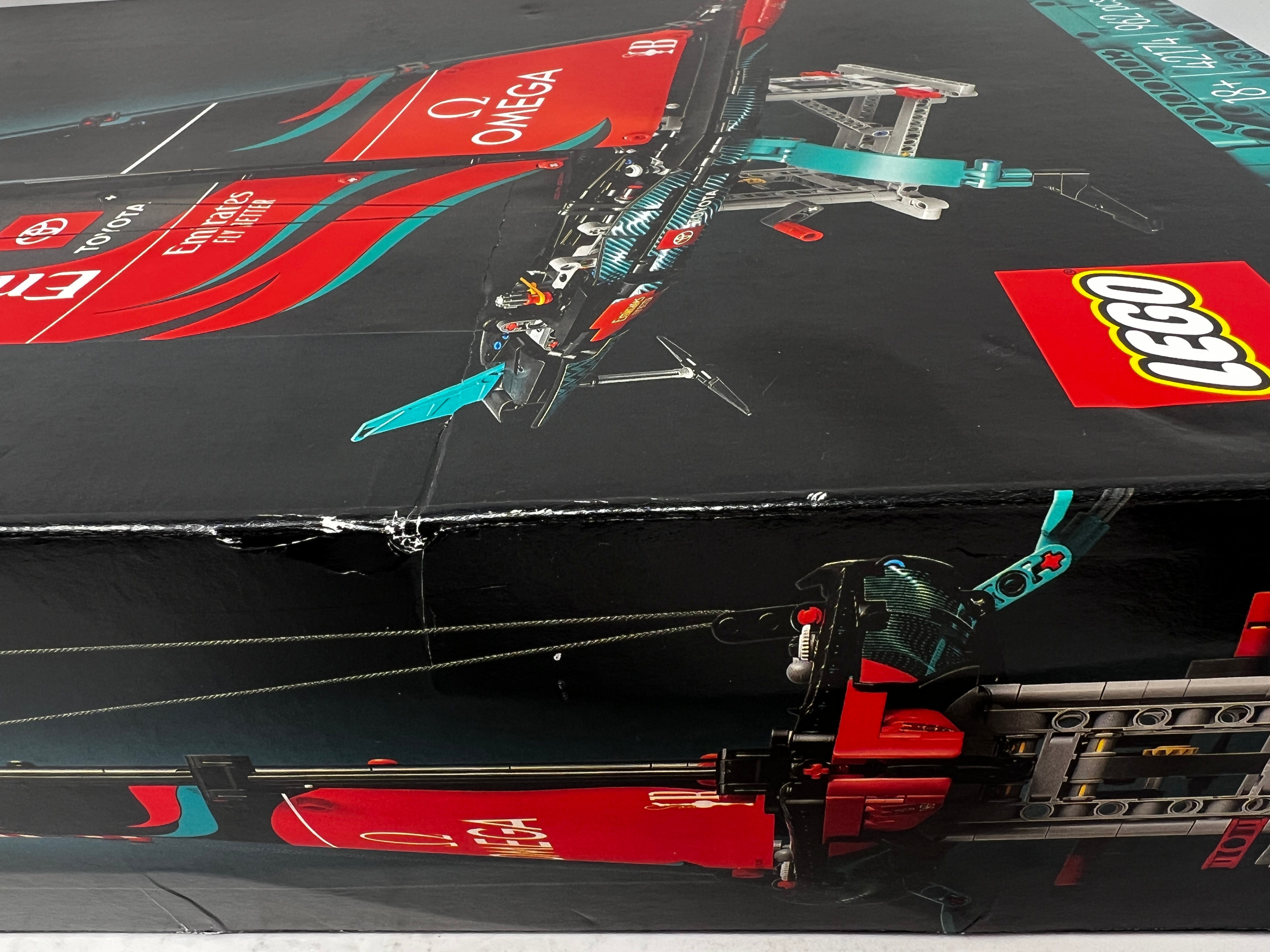 LEGO Technic Emirates New Zealand AC75 Racing Yacht 42174 (Box damage, see pictures)