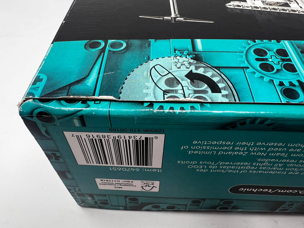 LEGO Technic Emirates New Zealand AC75 Racing Yacht 42174 (Box damage, see pictures)