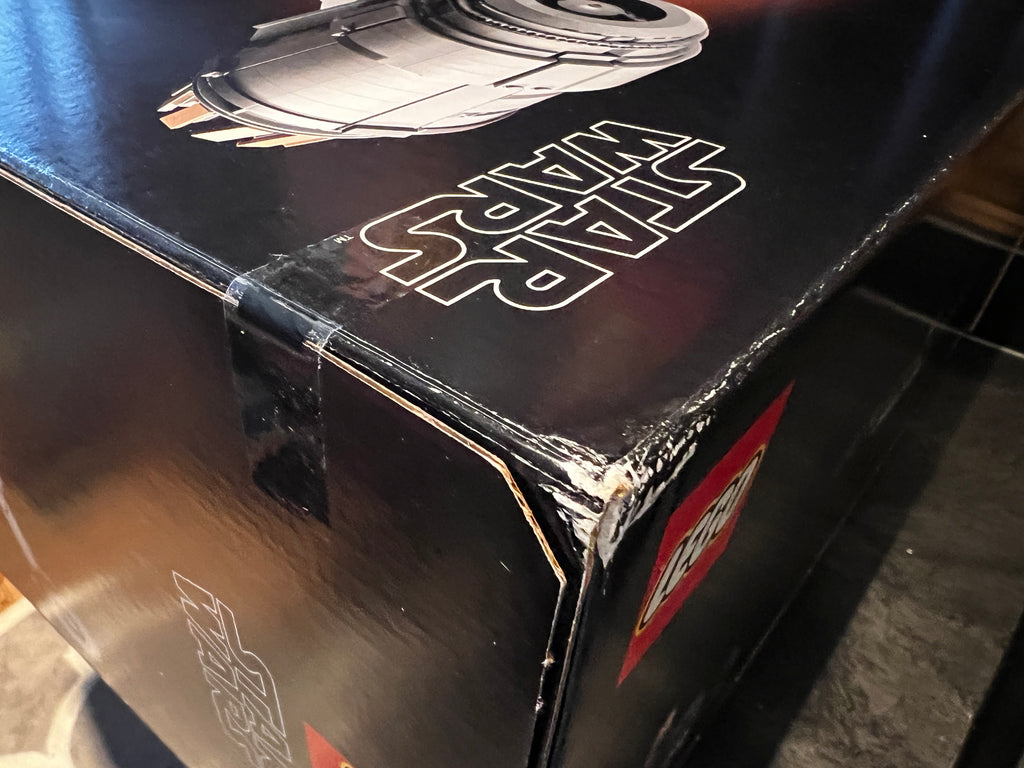 LEGO Star Wars The Razor Crest UCS 75331 (some shelf wear, see pictures)
