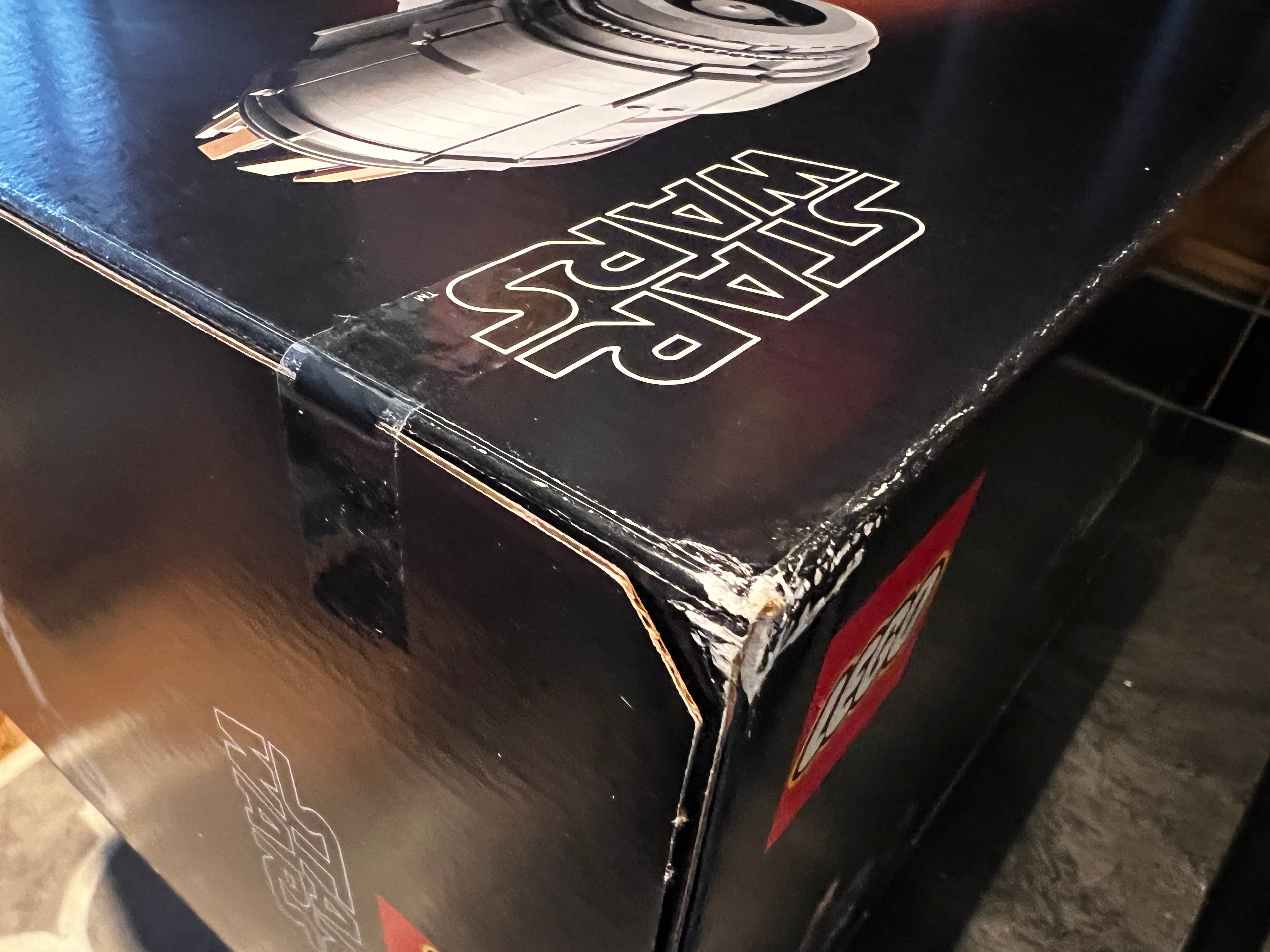 LEGO Star Wars The Razor Crest UCS 75331 (some shelf wear, see pictures)