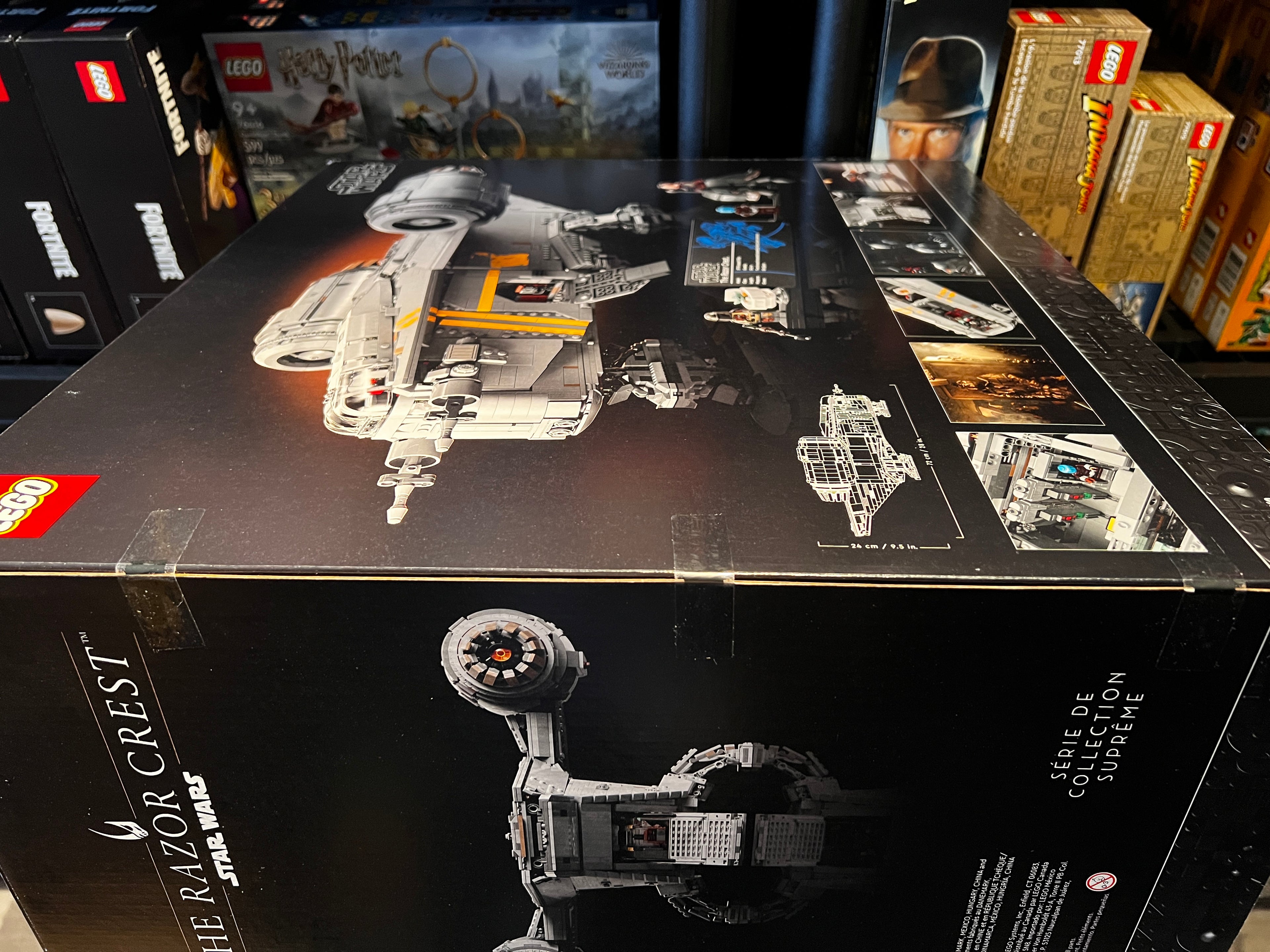 LEGO Star Wars The Razor Crest UCS 75331 (some shelf wear, see pictures)