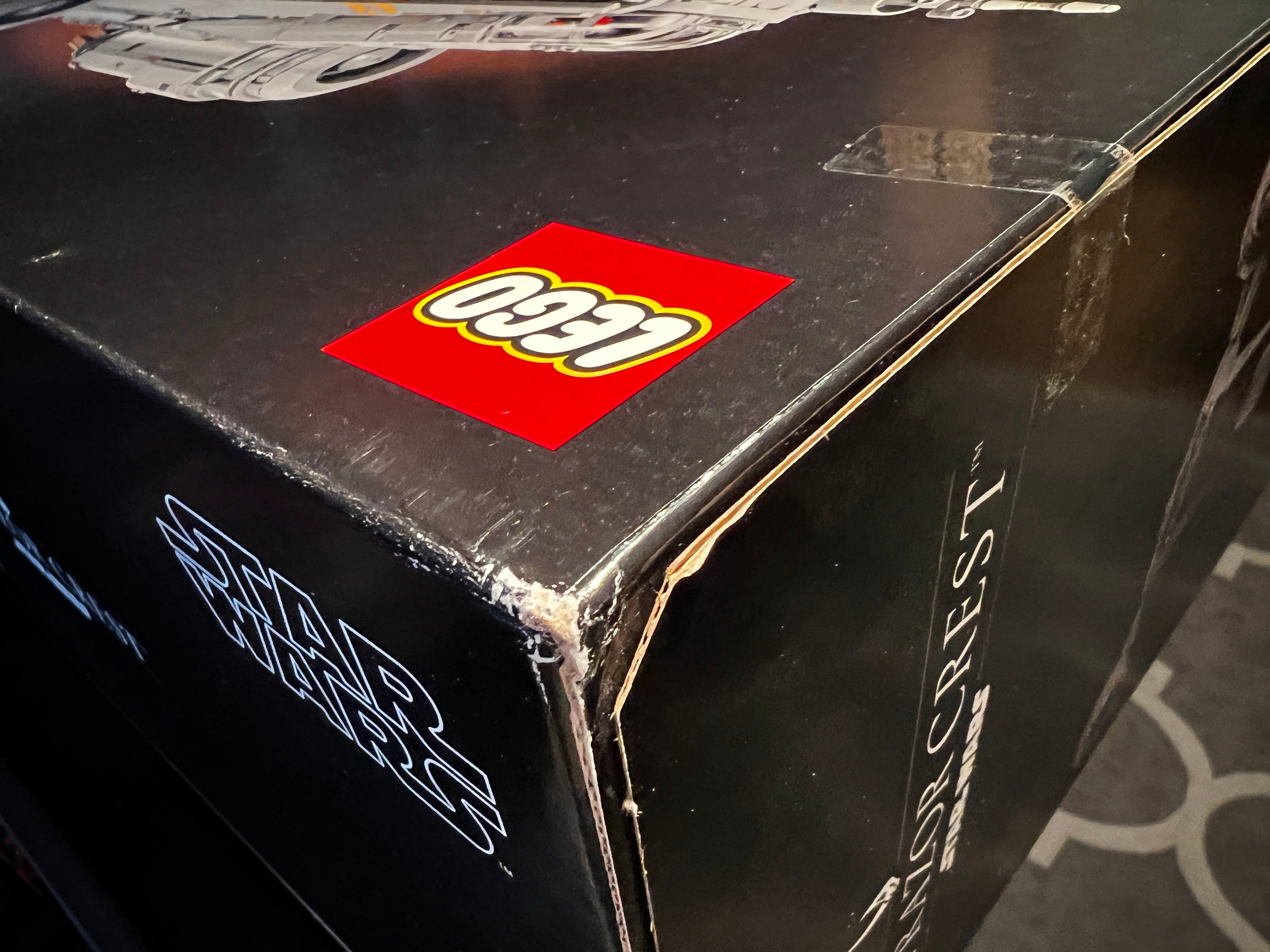 LEGO Star Wars The Razor Crest UCS 75331 (some shelf wear, see pictures)