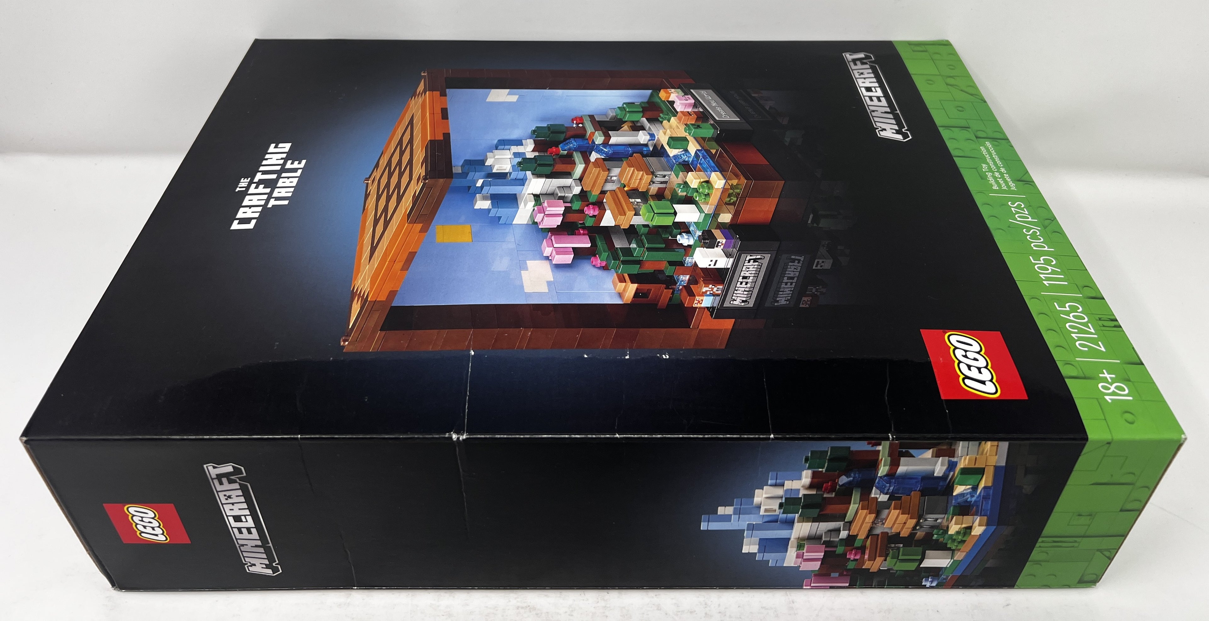 LEGO Minecraft The Crafting Table 21265 (Damaged box, see pictures)