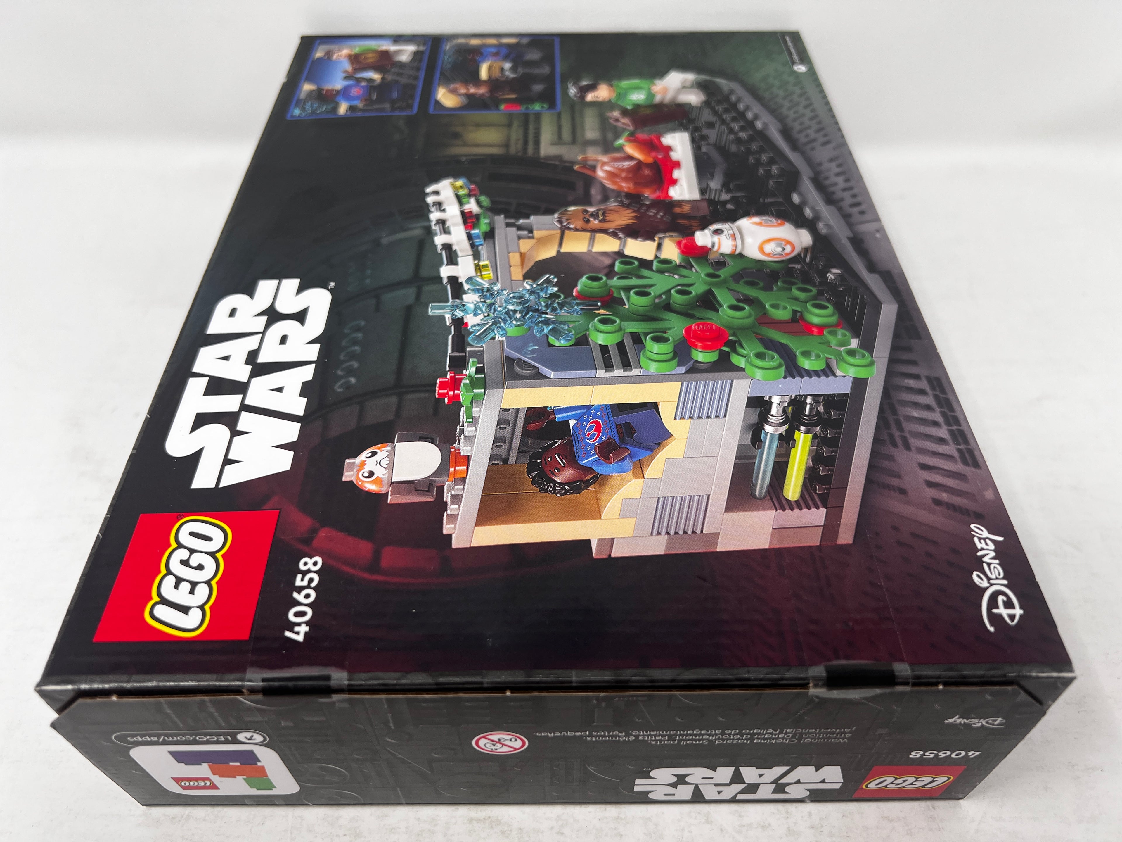 LEGO Star Wars Millennium Falcon Holiday Diorama 40658