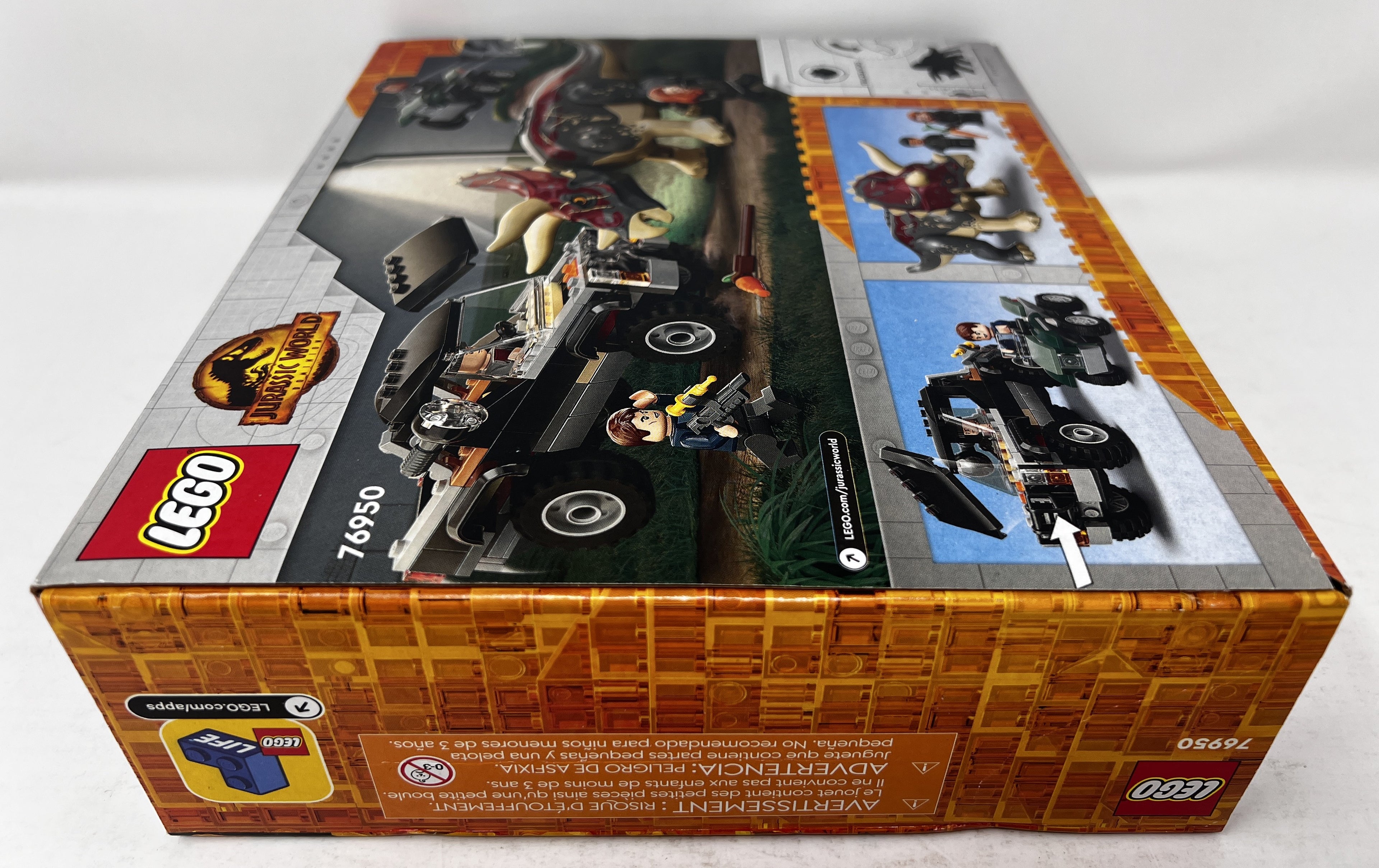 LEGO Jurassic World Triceratops Pickup Truck Ambush 76950 (Creasing, see pictures)