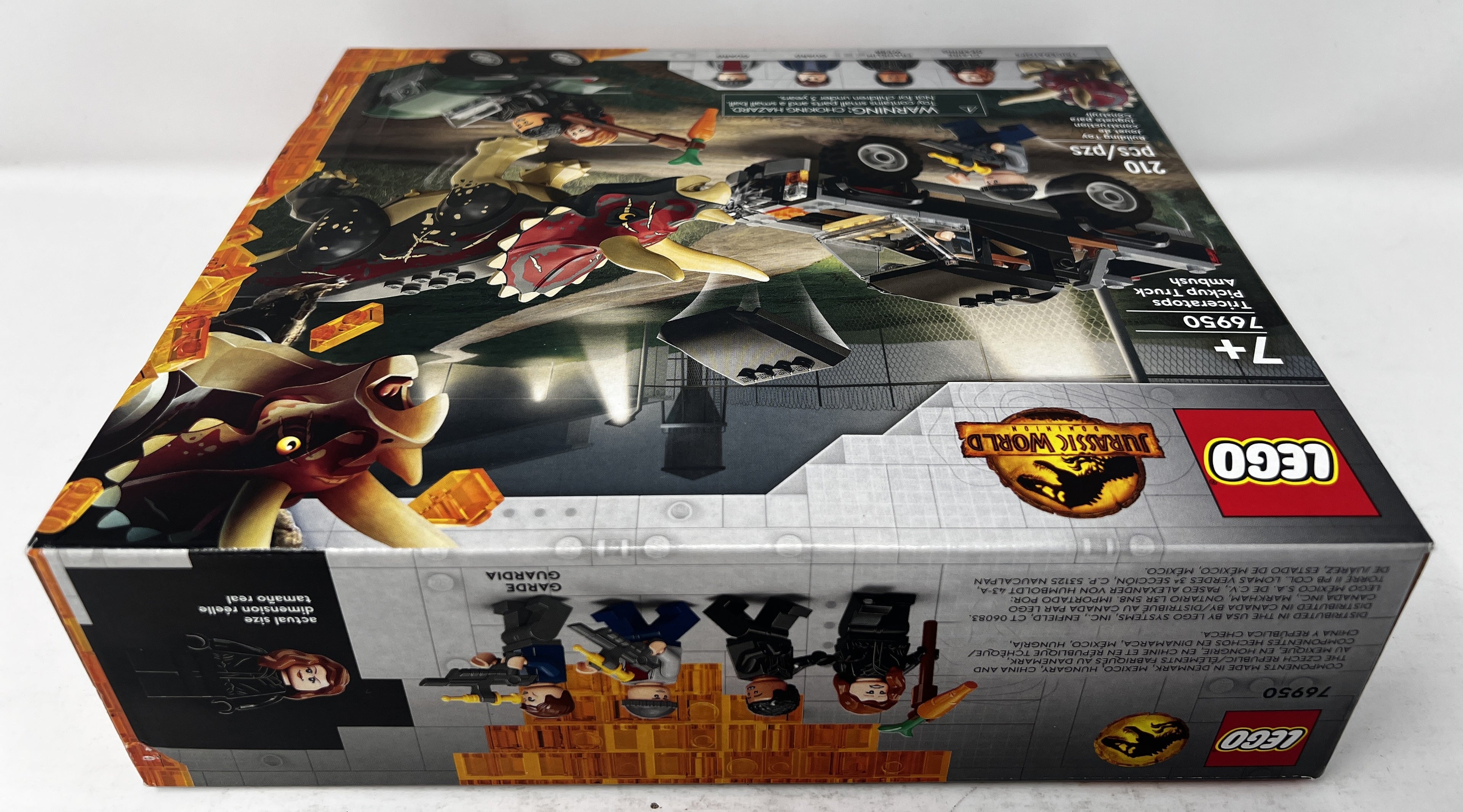 LEGO Jurassic World Triceratops Pickup Truck Ambush 76950 (Creasing, see pictures)
