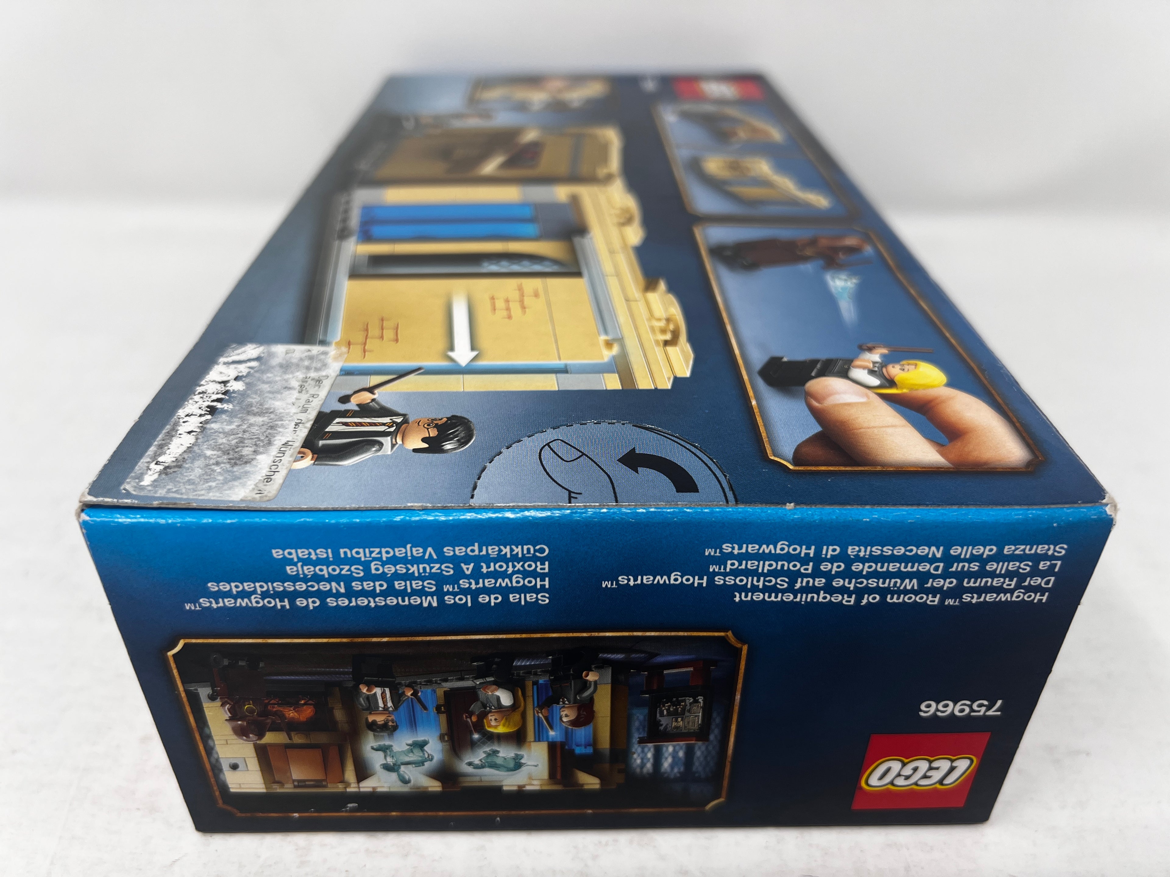 LEGO Harry Potter Hogwarts Room Of Requirements 75966 (Shelf wear, sticker, see pictures)