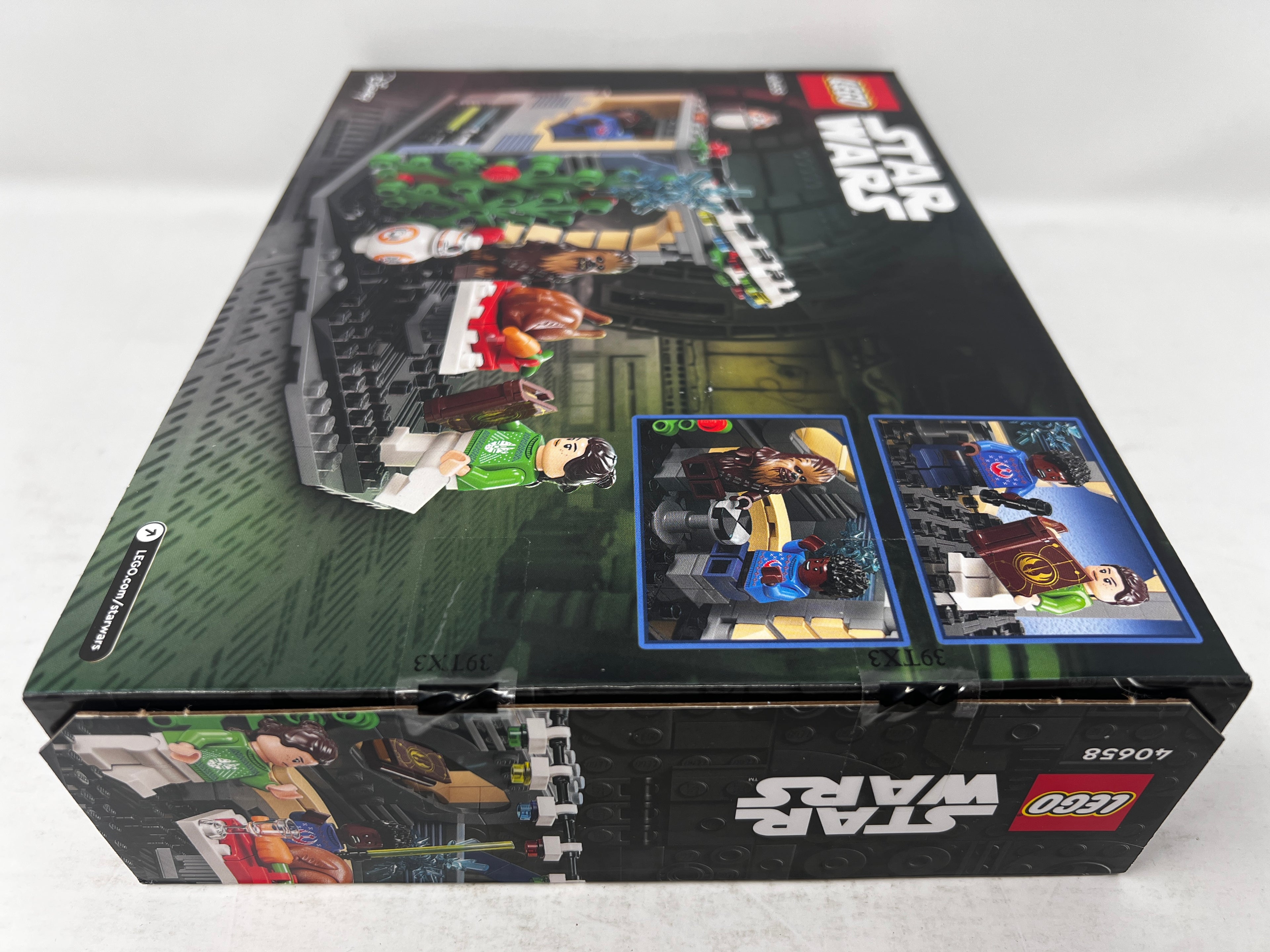LEGO Star Wars Millennium Falcon Holiday Diorama 40658 (Some creasing, see pictures)