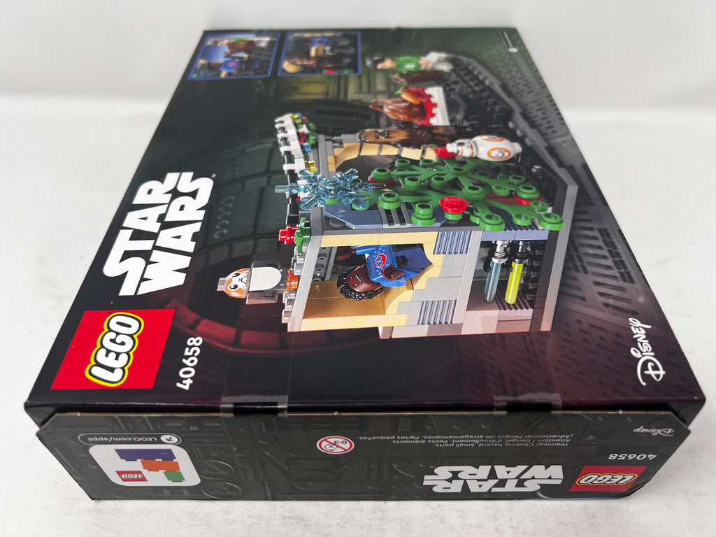 LEGO Star Wars Millennium Falcon Holiday Diorama 40658 (Some creasing, see pictures)