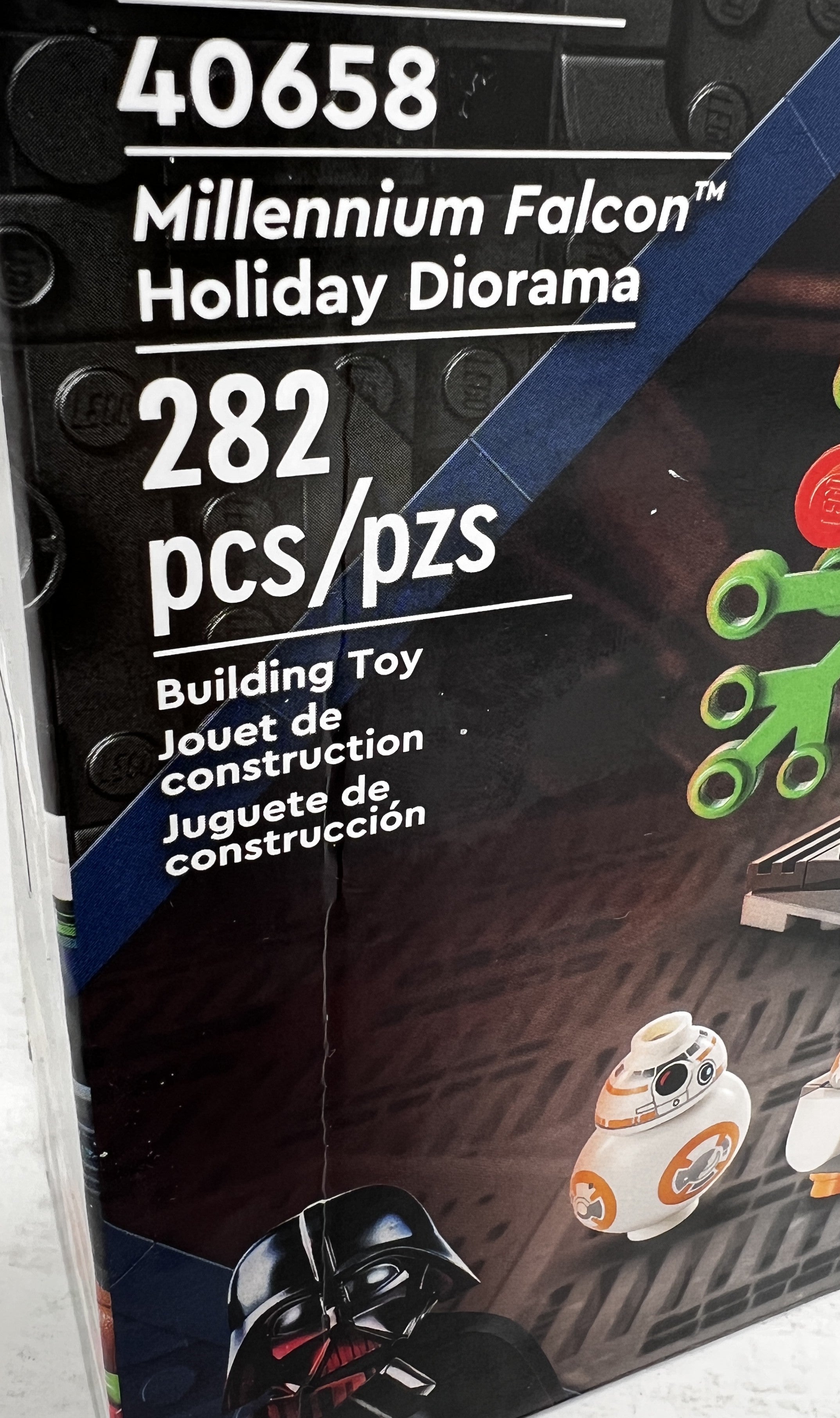 LEGO Star Wars Millennium Falcon Holiday Diorama 40658 (Some creasing, see pictures)