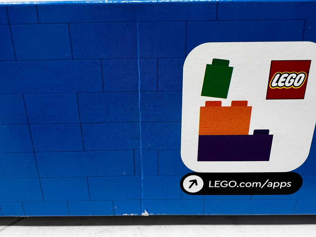 LEGO City Formula 1® F1® Garage & Mercedes-AMG® & Alpine Cars 60444 (Minor box damage, see pictures))