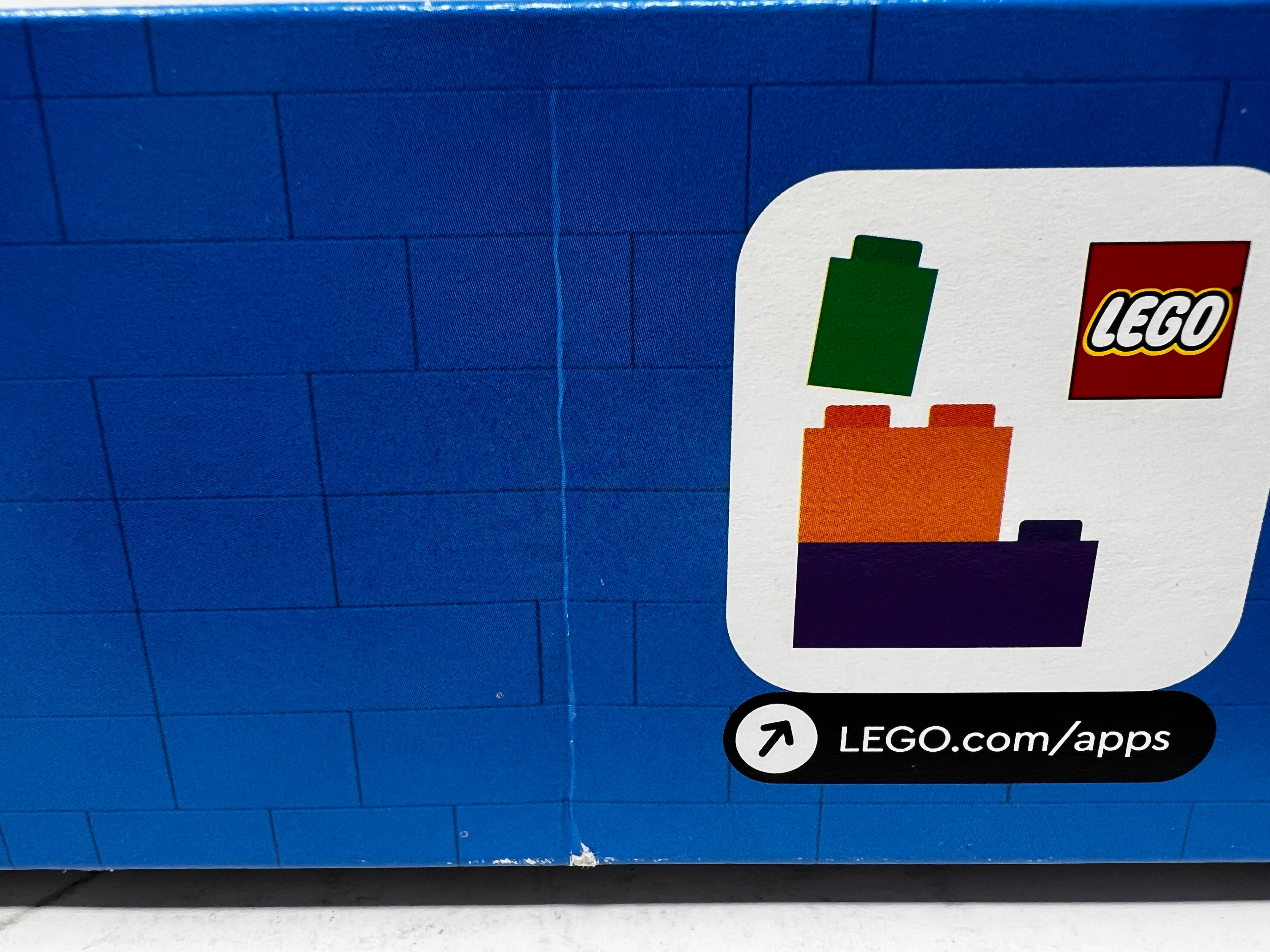 LEGO City Formula 1® F1® Garage & Mercedes-AMG® & Alpine Cars 60444 (Minor box damage, see pictures))