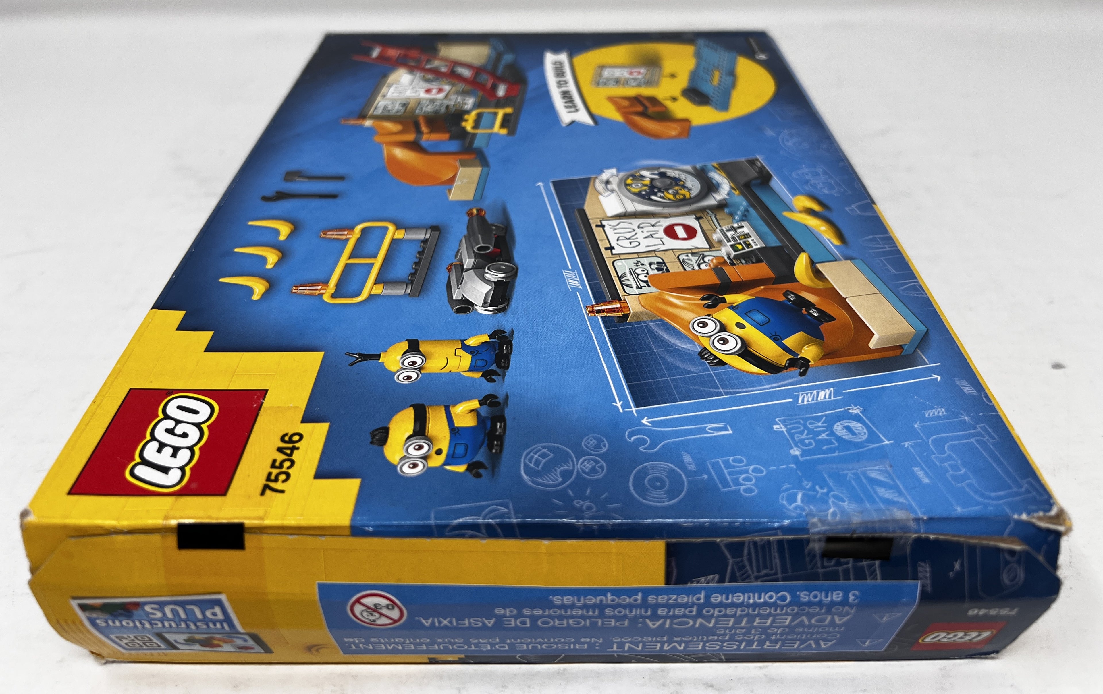LEGO Minions: The Rise of Gru - Minions in Gru's Lab 75546 (heavy shelf wear/damage/glue residue, see pictures)