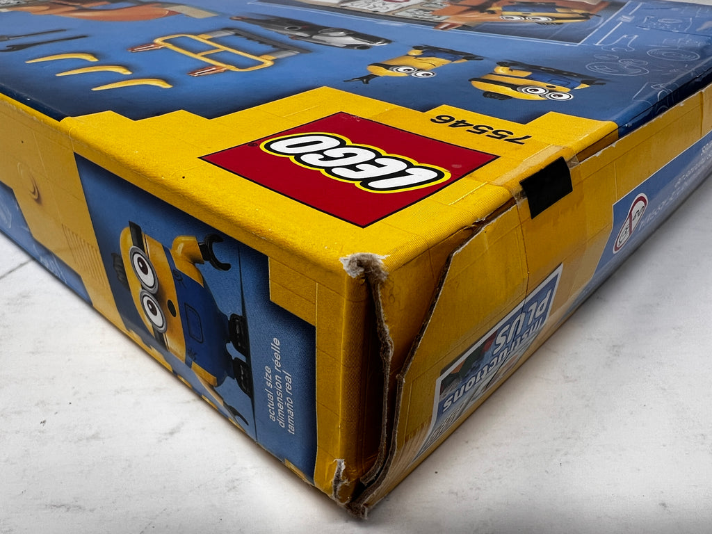 LEGO Minions: The Rise of Gru - Minions in Gru's Lab 75546 (heavy shelf wear/damage/glue residue, see pictures)