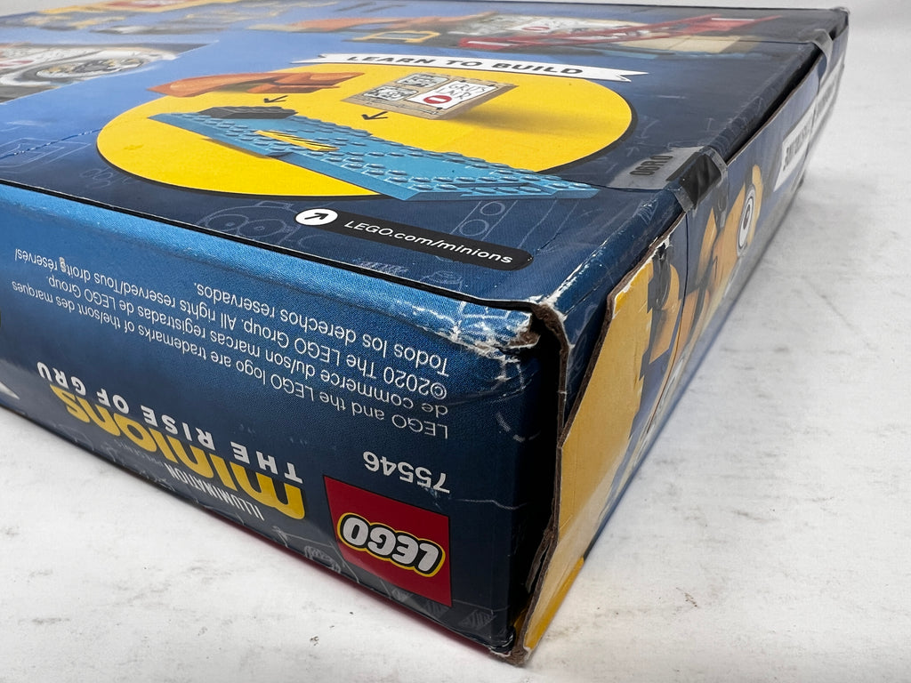LEGO Minions: The Rise of Gru - Minions in Gru's Lab 75546 (heavy shelf wear/damage/glue residue, see pictures)