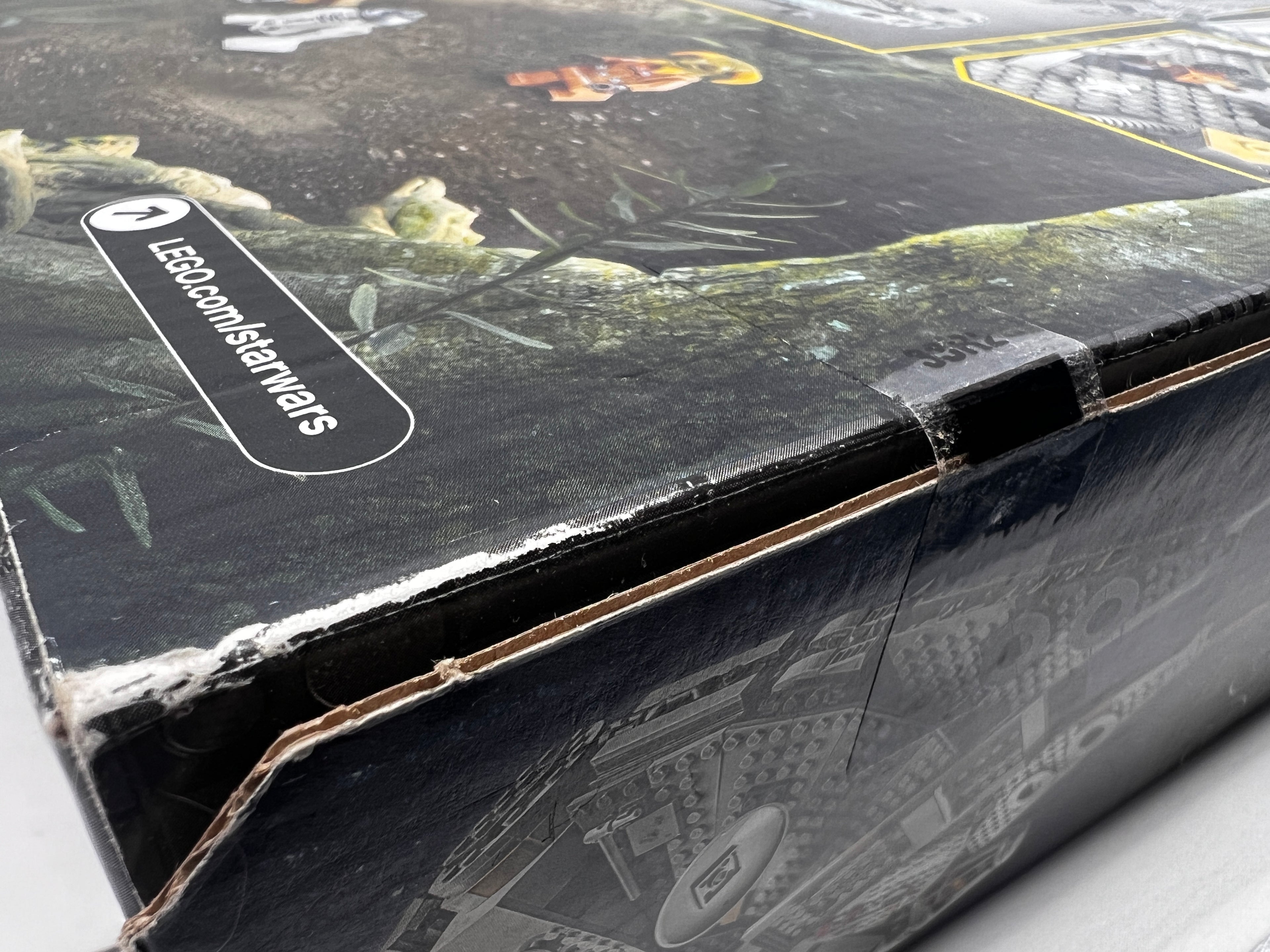 LEGO Star Wars Millennium Falcon 75257 (Heavy shelf wear, see pictures)