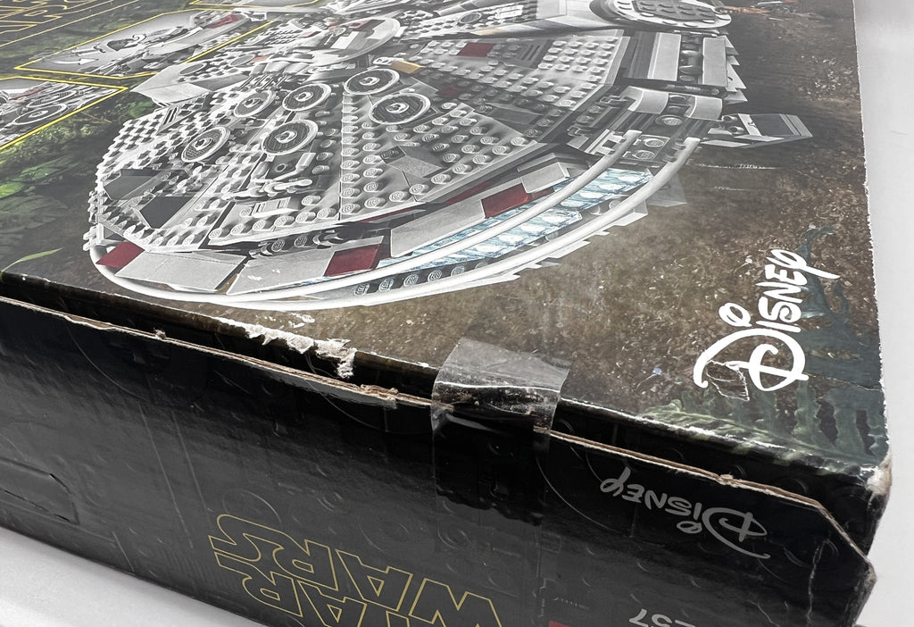 LEGO Star Wars Millennium Falcon 75257 (Heavy shelf wear, see pictures)