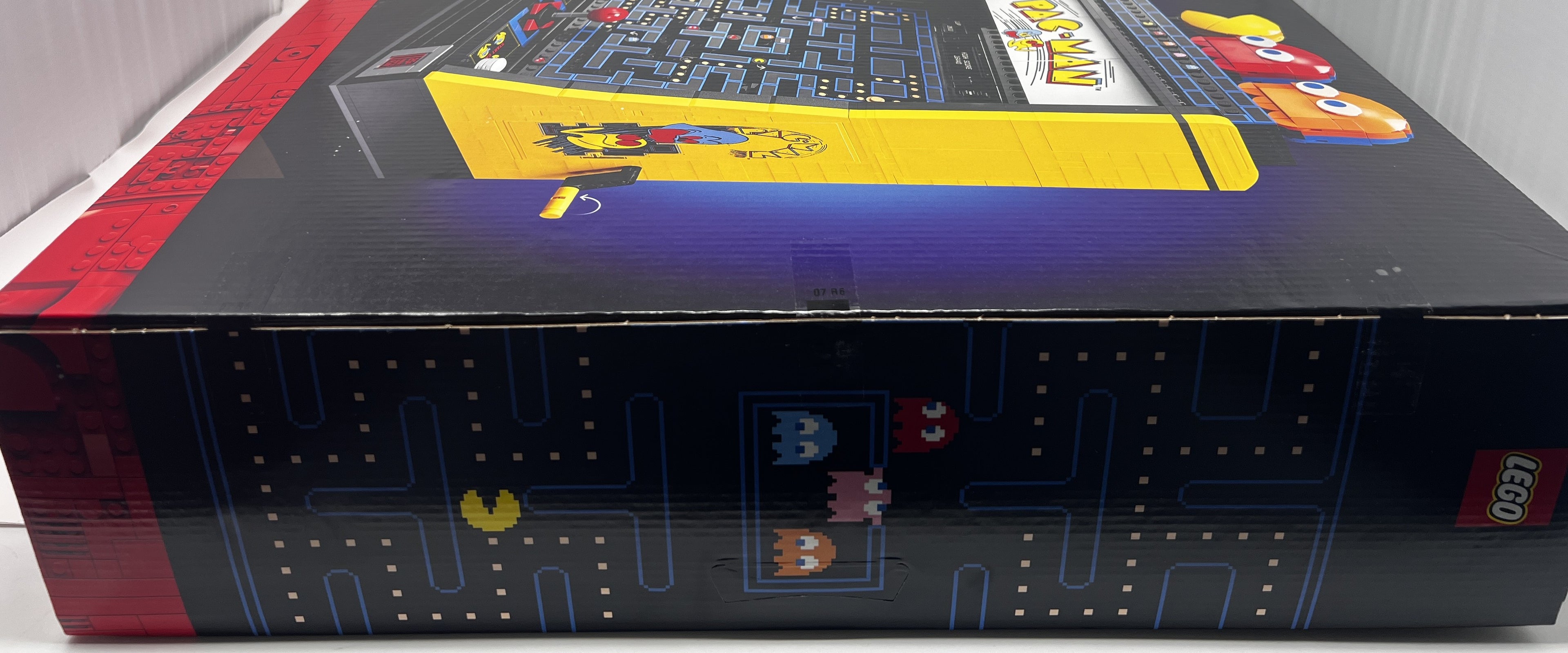 LEGO Icons Pac-Man 10323 (Box damage, see pictures)