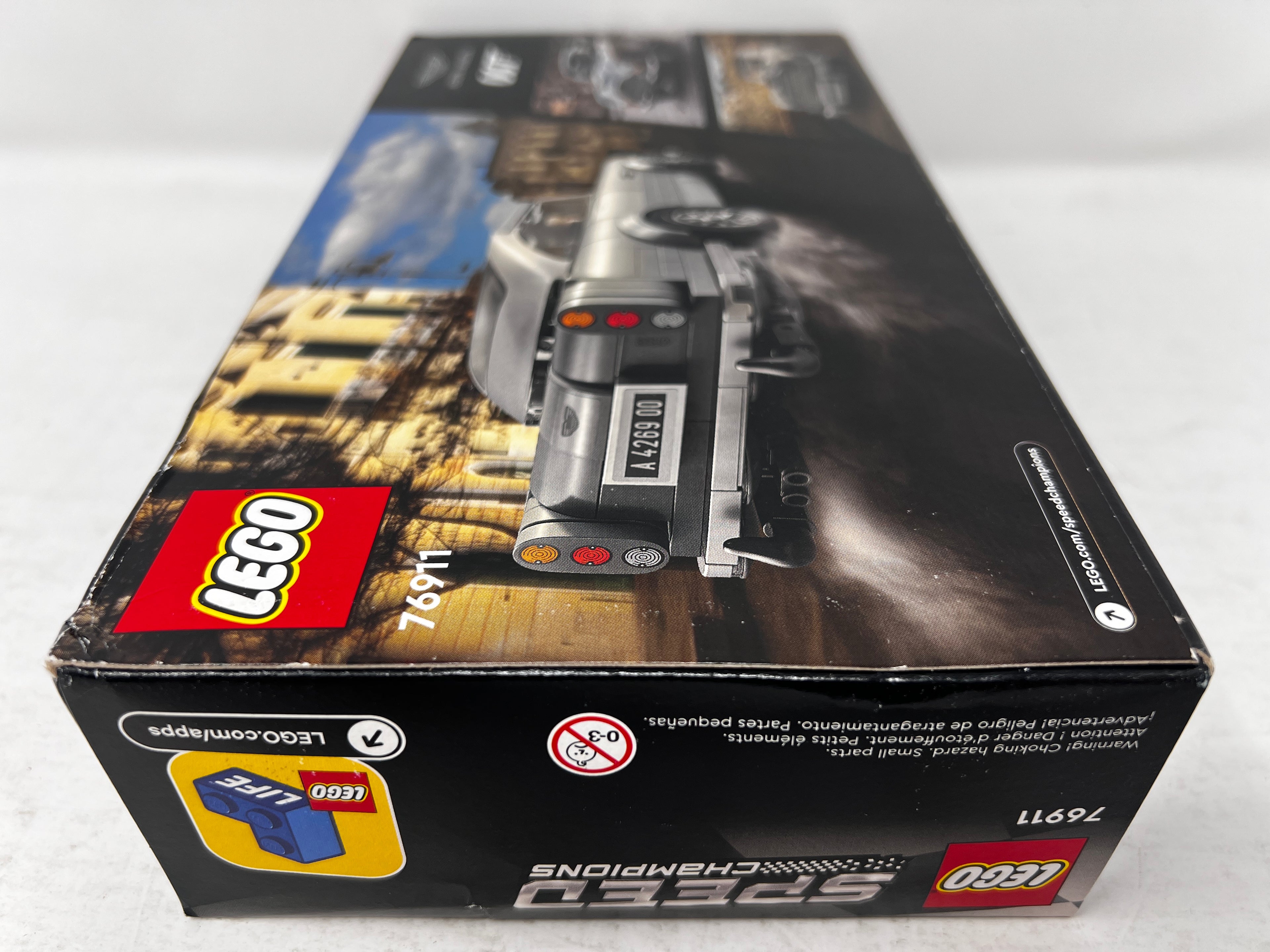 LEGO Speed Champions Aston Martin DB5 76911 (damaged box, see pictures)
