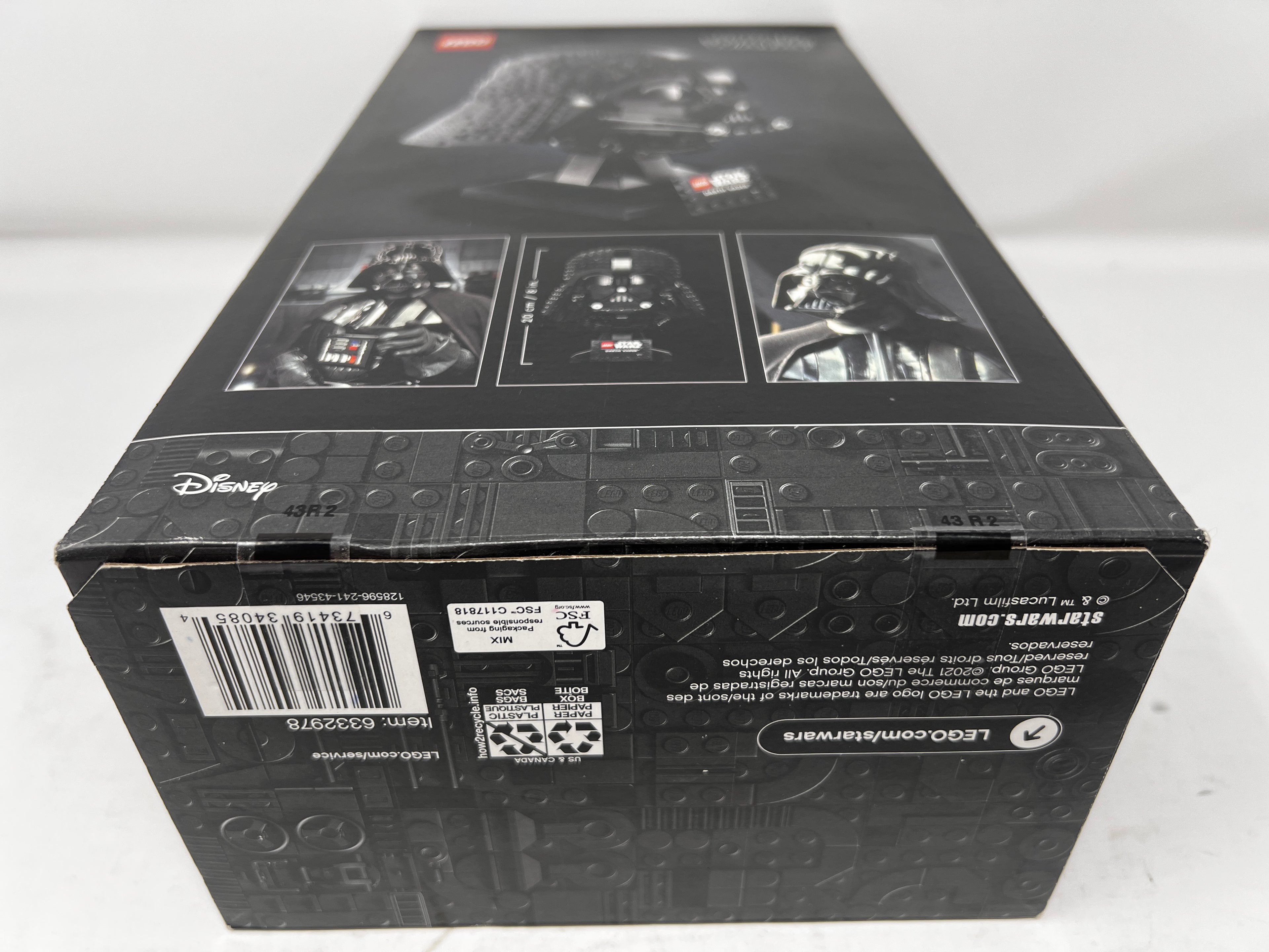 LEGO Star Wars Darth Vader Helmet 75304 (damaged, see picture)