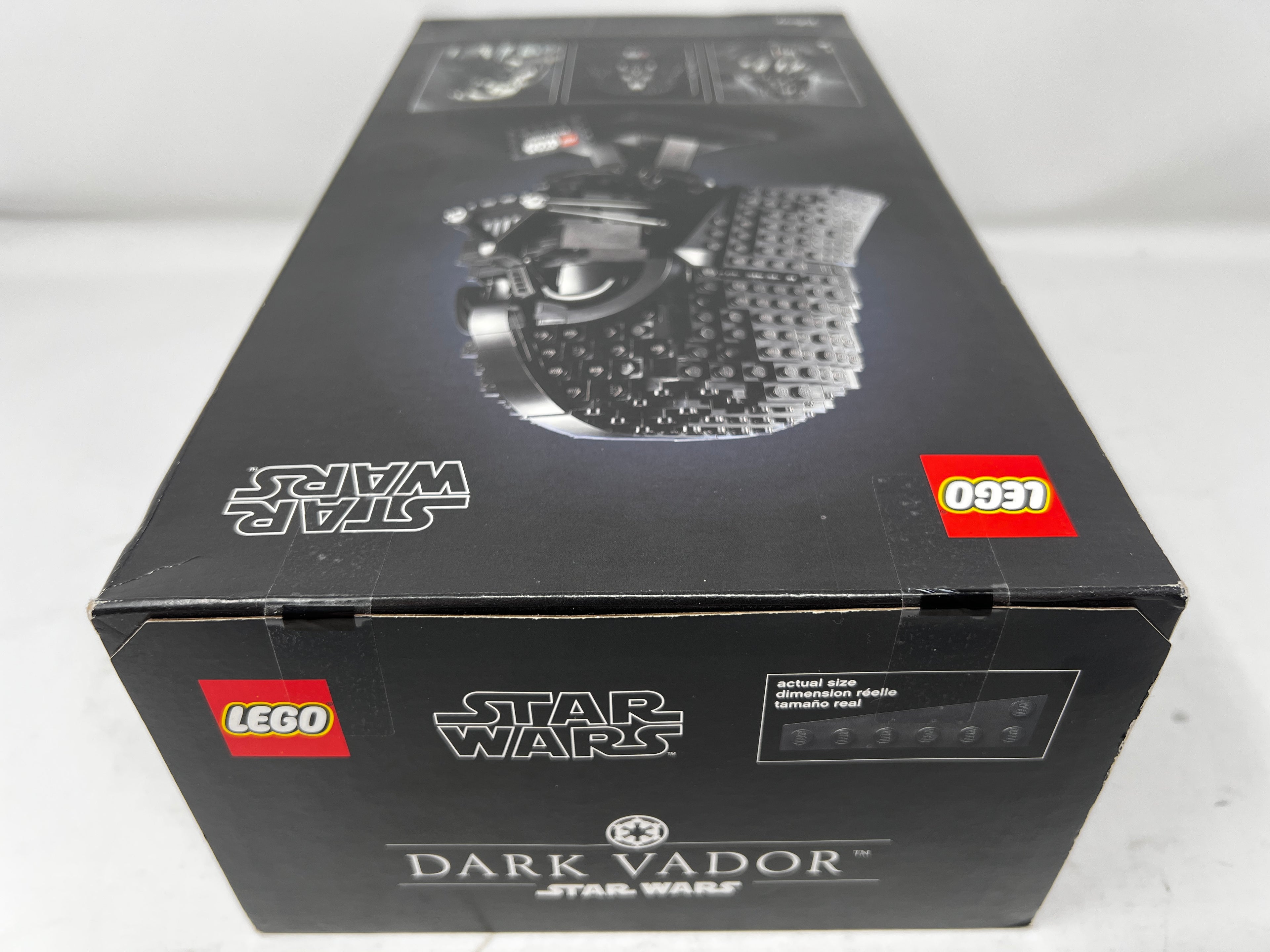 LEGO Star Wars Darth Vader Helmet 75304 (damaged, see picture)