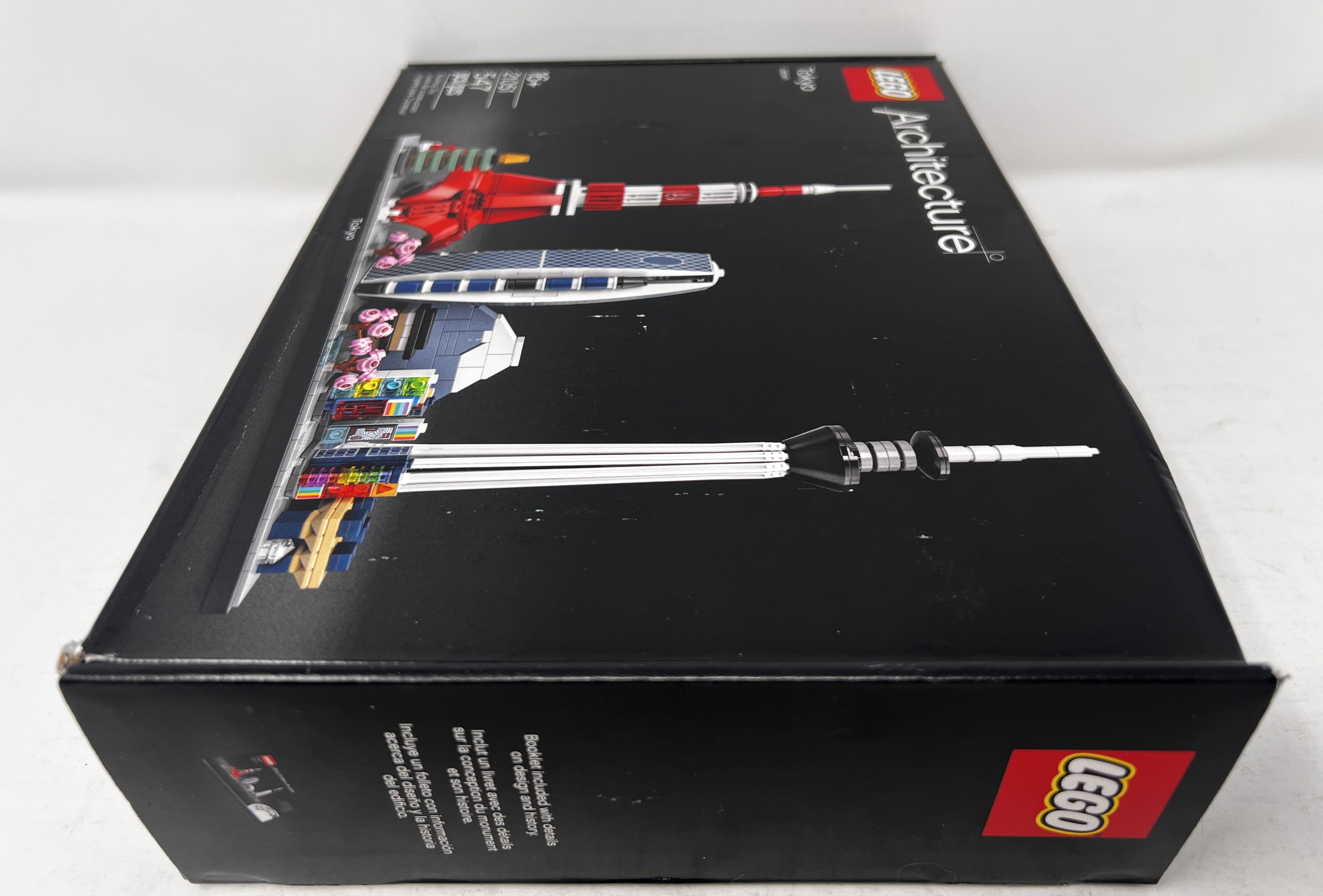 LEGO Architecture Tokyo Skyline 21051 (Box damage, see pictures)