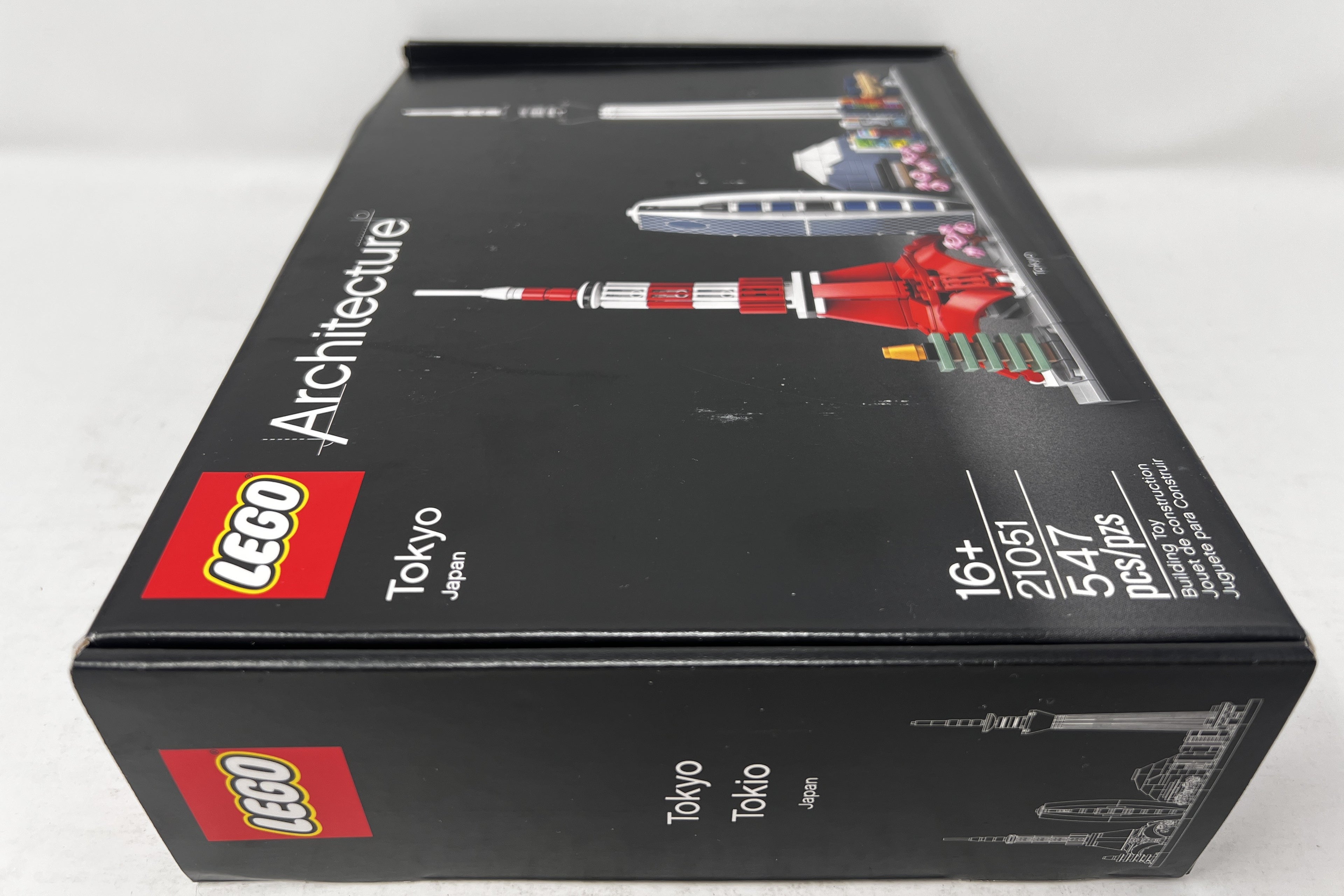 LEGO Architecture Tokyo Skyline 21051 (Box damage, see pictures)