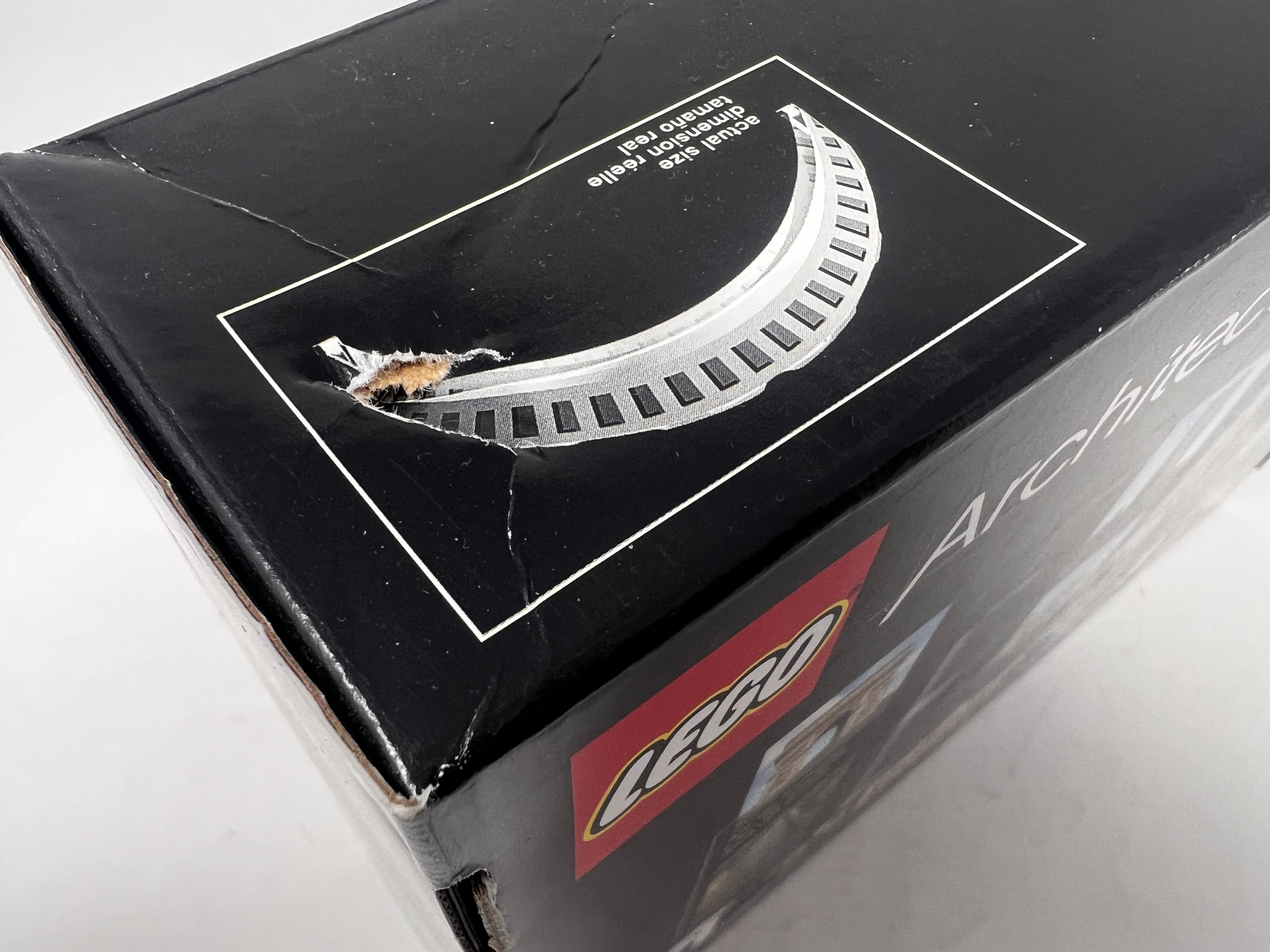 LEGO Architecture Paris Skyline 21044 (Box damage, see pictures)